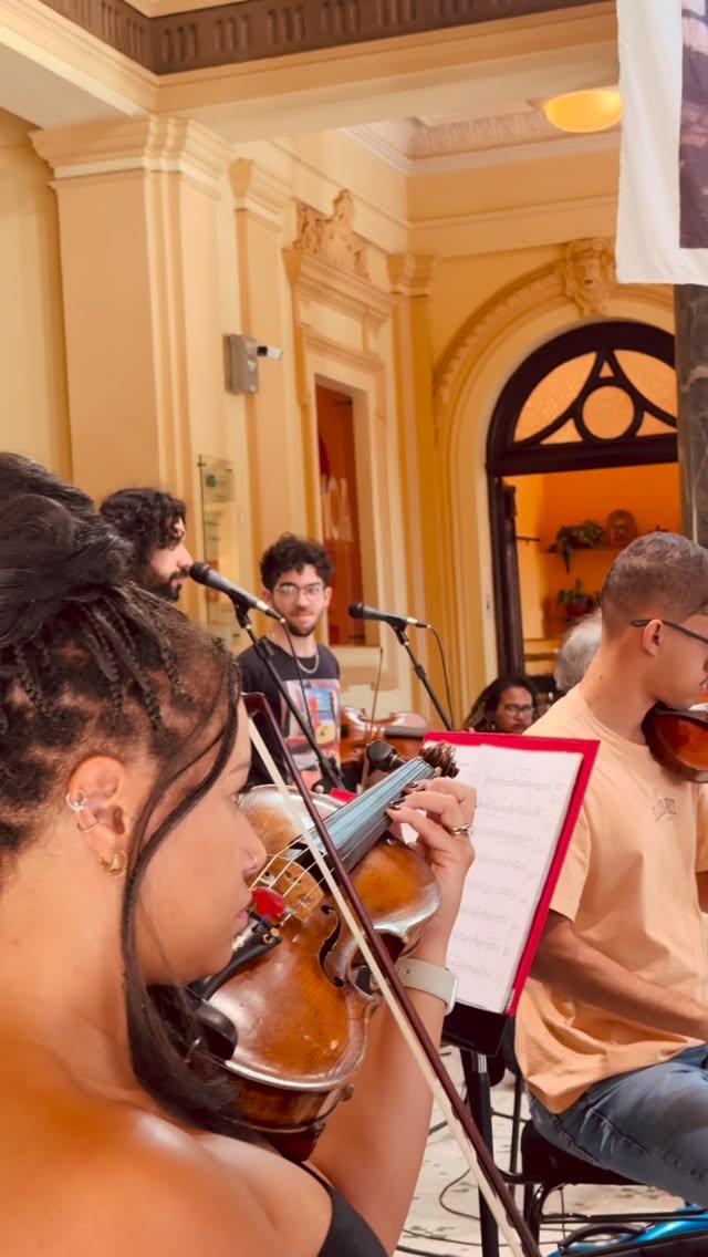 Show Revolver dos Beatles com Orquestra