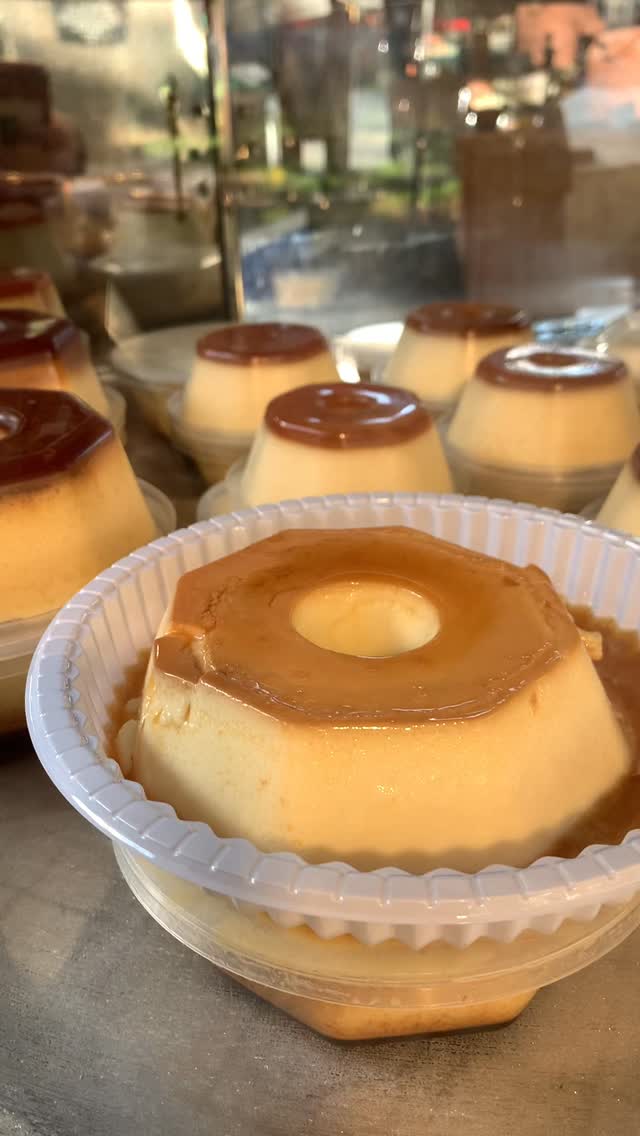 Doces da RF Confeitaria na Feira do Bixiga — Feira do Bixiga, Bela Vista, São Paulo