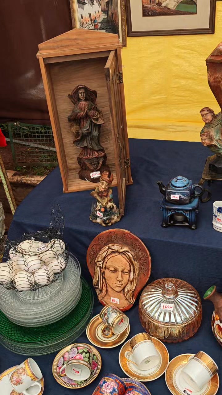 Exposição de Claudio Moreno Antiguidades — Feira do Bixiga, Bela Vista, São Paulo