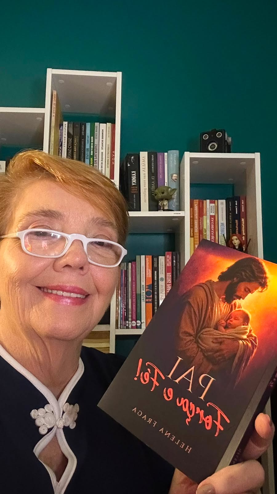 Lançamento e Sessão de Autógrafos com Helena Fraga