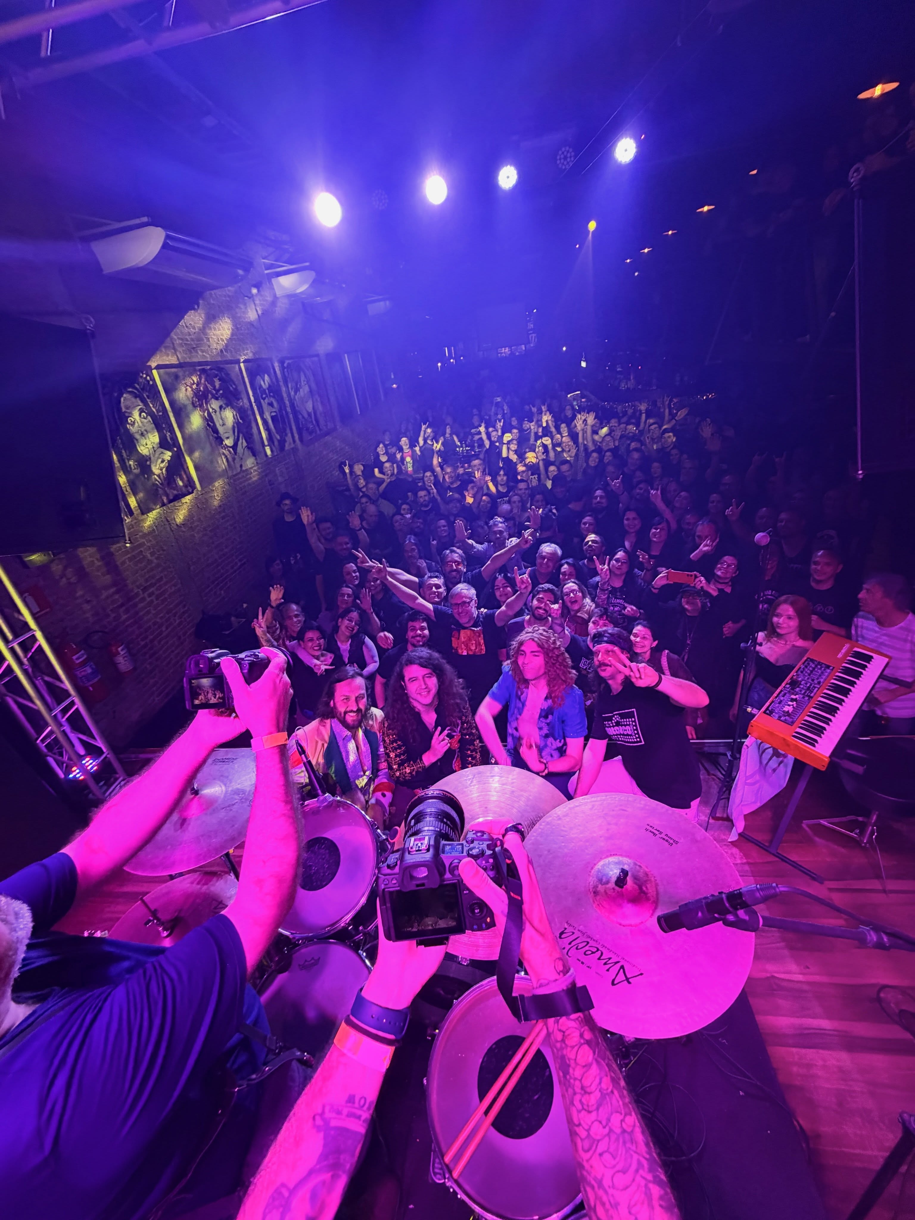 The Song Remains The Same 50 Anos ao Vivo - Teatro Cariola