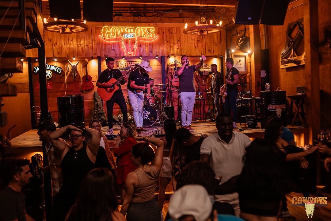 Sertanejo no Cowboys Bar - Domingo — Cowboys' Bar & Lounge, Barra Funda, São Paulo