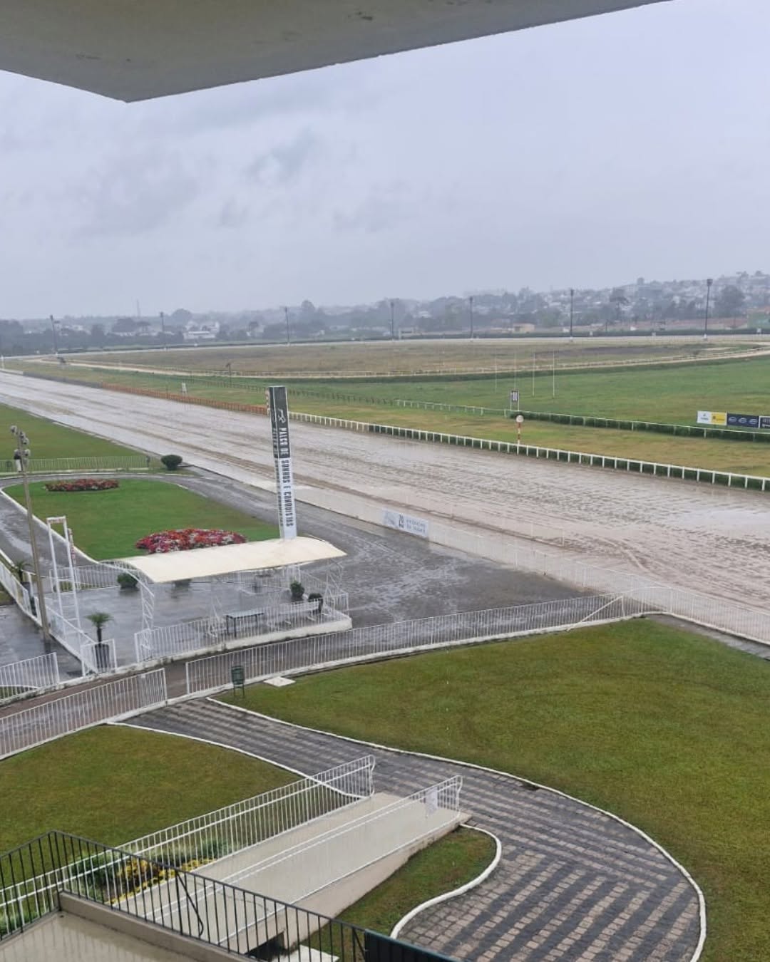 Páreos no Jockey Club do Paraná