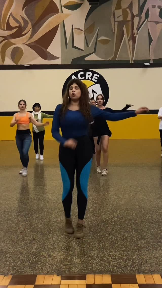 Aula de samba no pé com a professora Kyara — Acre Clube, Tucuruvi, São Paulo
