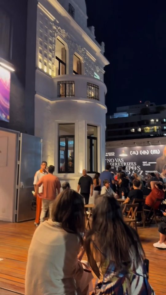 Seis atores à procura de Machado